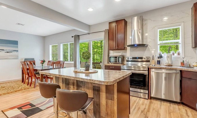East Stroudsburg House | Spacious 5-Bedroom Retreat with Pool Table Near Camelbeach