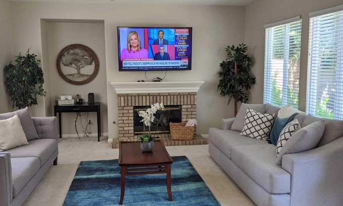 Oak Creek House | Spacious 5-Bed Home with Pool in Gated Community