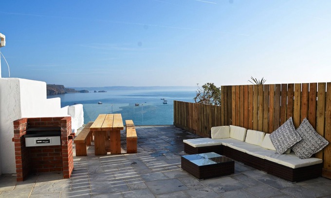 Tenby House | Perfect 6-Bedroom House with Ocean Views - Ideal for Families