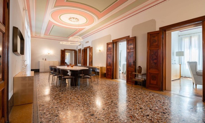 Cannaregio Apartment | Spacious 6-Bedroom Apartment with Spa & Breakfast Included