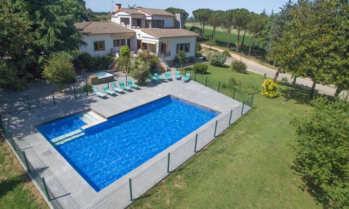 Sils Villa | Spacious 7-Bedroom Villa Near Barcelona with Private Pool