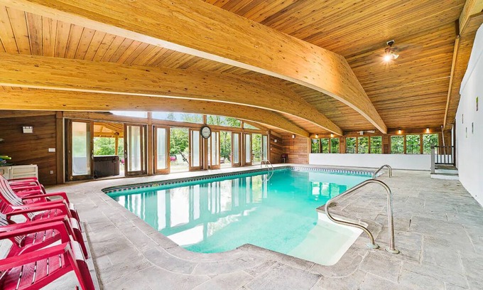 Woodridge House | Large 7B/3B Villa w/Indoor Pool, Hot Tub, Slps 16