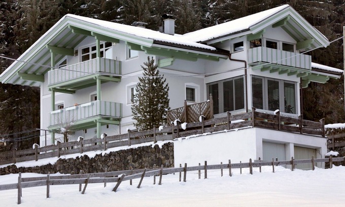 Hopfgarten im Brixental Apartment | Spacious Apartment Close to Ski Bus with Breakfast Included
