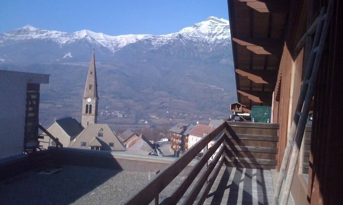 Saint-Leger-les-Melezes Apartment | Spacious Apartment for 7 at the Slopes - Saint-Léger-les-Mélèzes