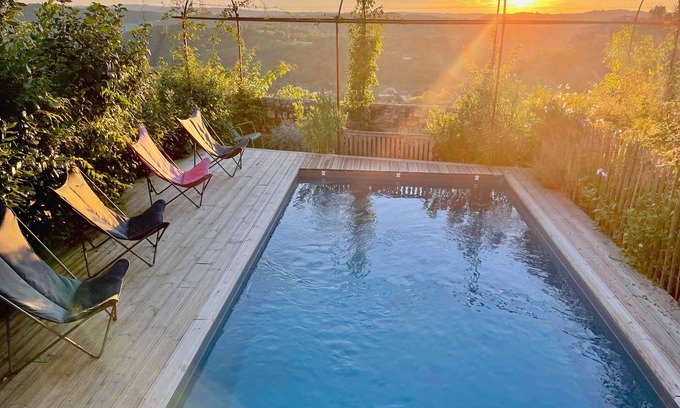 Domme House | Relaxing Retreat with Pool, Jacuzzi and Garden in Domme