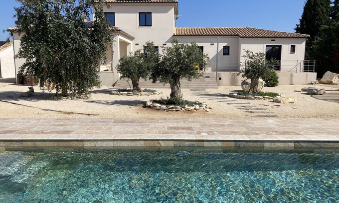 Arles Villa | Dreamy Villa with Heated Pool and Garden Near Arles