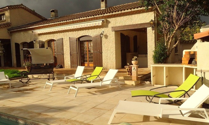 Vedene Villa | Enchanting Character Villa Surrounded by Nature's Beauty