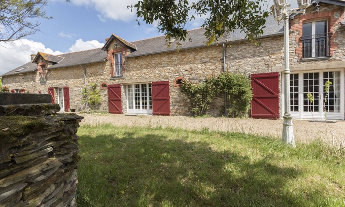 Guenrouet Cottage | Family Retreat: Oceanfront House with Pool & Spa Amenities
