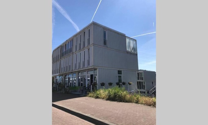 Amsterdam East House | Cozy Waterfront Home with Free Parking & Family-Friendly Perks