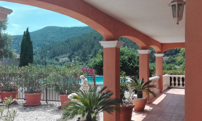 Sollies Pont Villa | Vibrant Family Villa in Central Provence with Pool & Spa