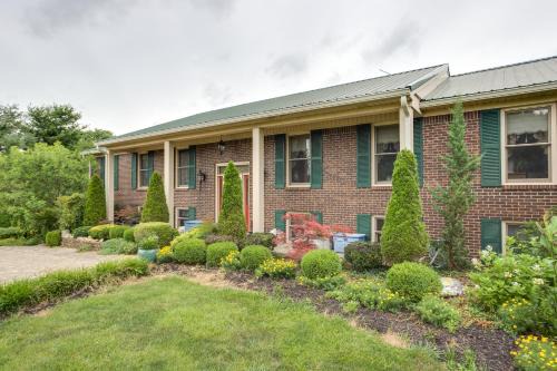 Danville Apartment | Private Guest House with Patio and Scenic Views - 10/10 Rated