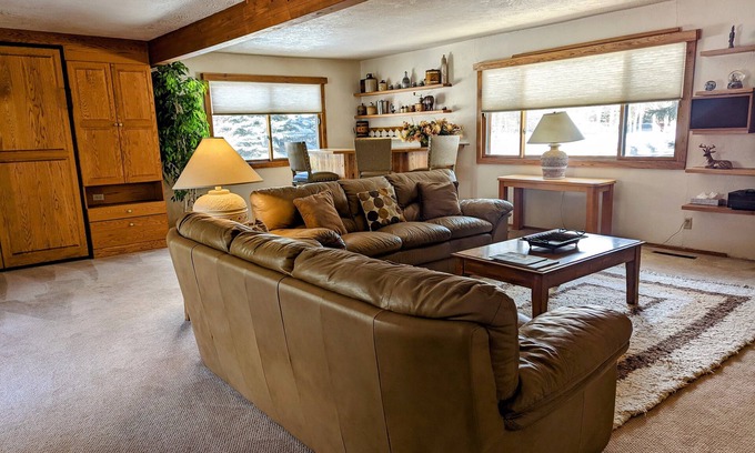 Ketchum Condo | Prime 2-Bedroom Residence in Ketchum with Spa & Hot Tub
