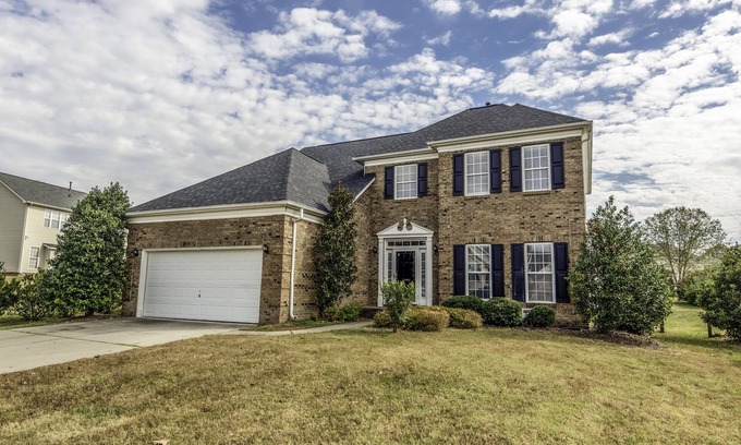 Harrisburg House | Impressive Home with Backyard Near Nascar & TopGolf