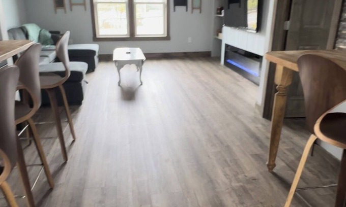 Verona Beach Bed & Breakfast | Water View Bed & Breakfast with Spa and Family Amenities