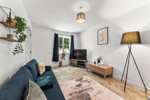 Newark upon Trent House | Large and Stylish Abode in Nottingham - Sleeps 15