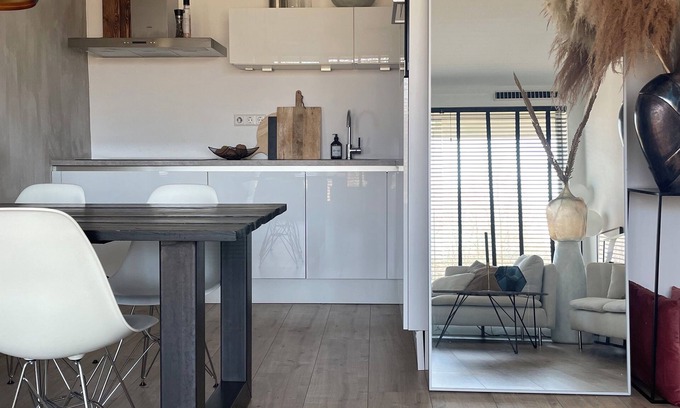Bos en Lommer Apartment | Large and stylish apartment with a parking space