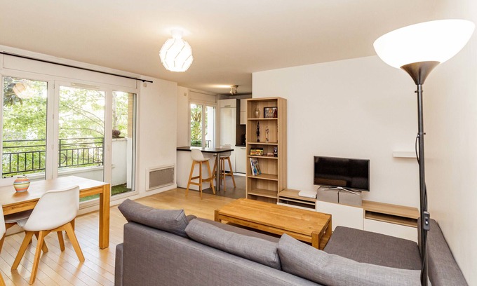 Charenton-le-Pont Apartment | Spacious Apartment Steps from Bois de Vincennes Park