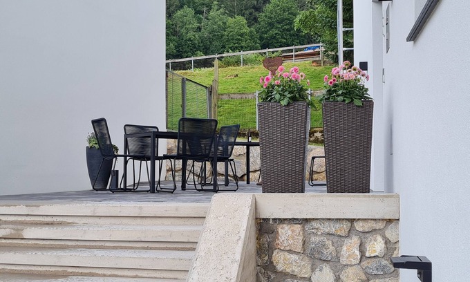 Muhlthal Apartment | Cozy Apartment Near Ski Lift with Kitchen & Breakfast