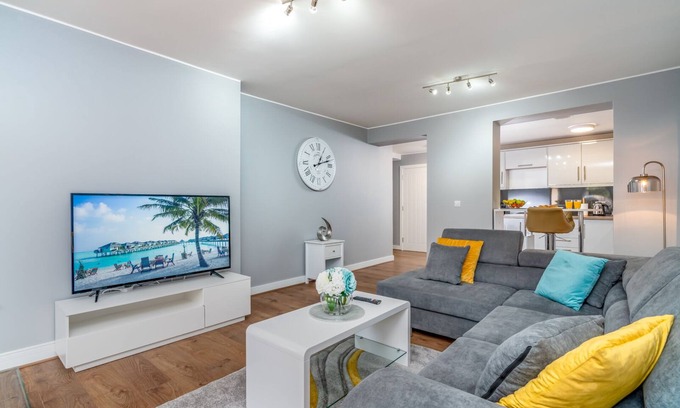 Amesbury Apartment | Spacious Apartment in Amesbury with Smart TV & Free Parking