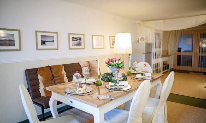 Rechetsberg Apartment | Scenic Apartment with Mountain Views in Nature's Embrace