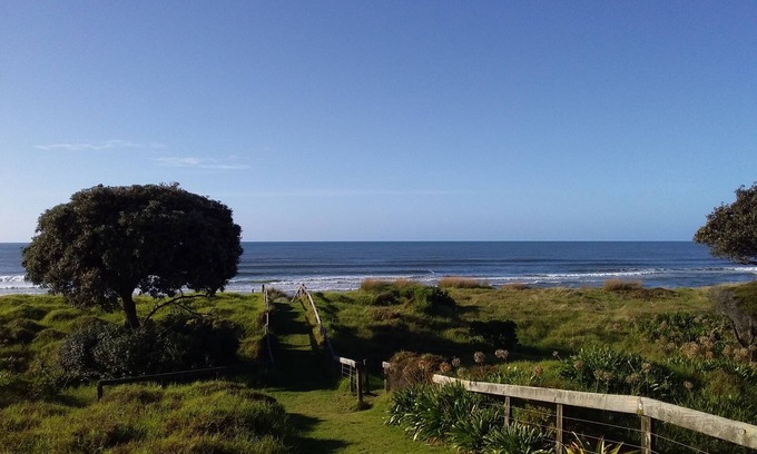 Coastlands House | Oceanfront Beach House with Pool and 10/10 Guest Rating