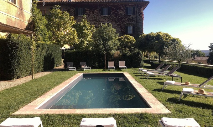 Lilliano Villa | Large, beautiful villa in Tuscan Hills of Chianti, Stunning gardens and large po