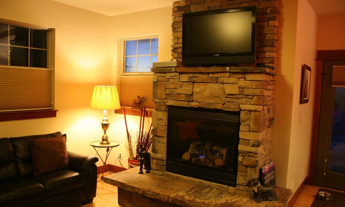 Bozeman House | Prime Bozeman Home Near Yellowstone with Pool & Spa