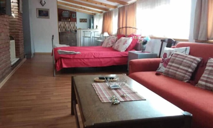 Chugureti Apartment | Bright Studio in the Heart of the City - Family-Friendly Stay