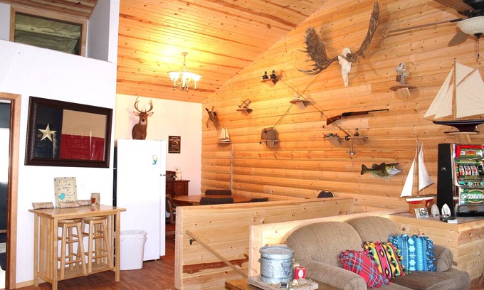 Big Lake Cabin | Ideal Cabin for Family Gatherings & Duck Hunting Getaways