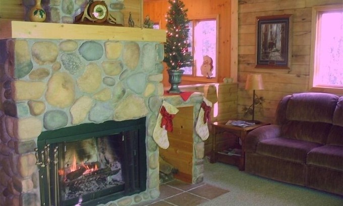 Cumberland Cabin | Serene Cabin Retreat by Quiet Lake in Wisconsin - Rated 9.8