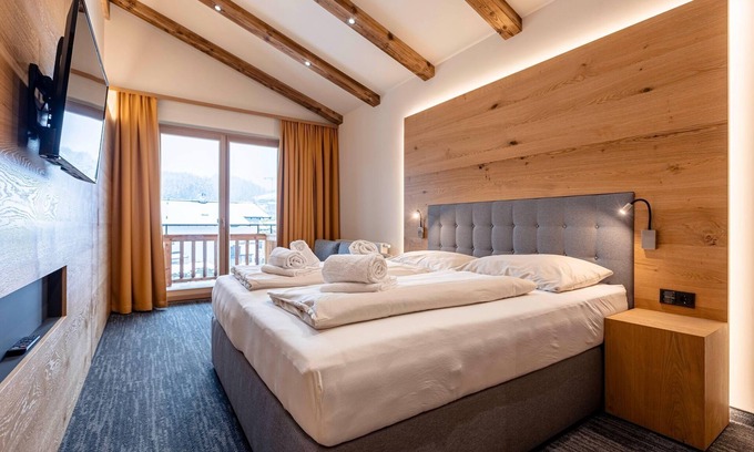 Reith bei Kitzbuehel Ski Chalet | Inviting Chalet with Wellness Area and Pet-Friendly Amenities