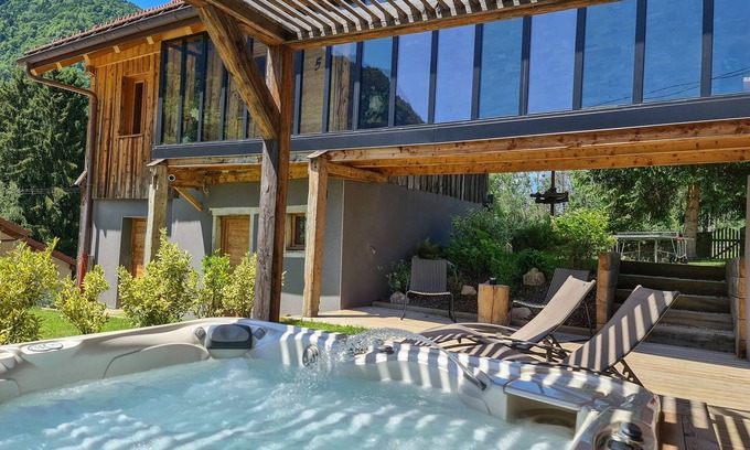 Le Petit-Bornand-les-Glieres Ski Chalet | Inviting Chalet with Jacuzzi, Billiards, and Sauna for 12