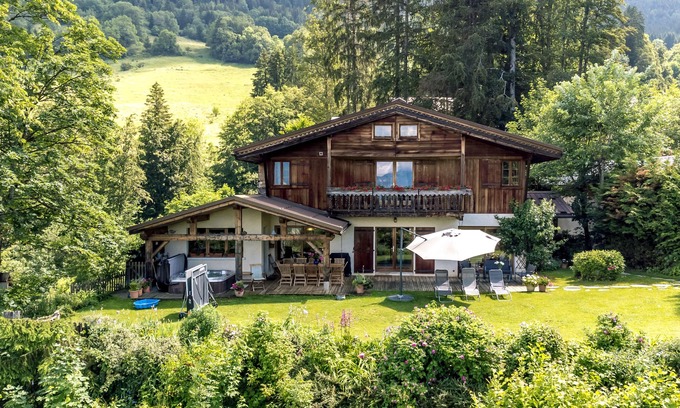 Saint-Jean-de-Sixt Ski Chalet | Elevated Chalet with Panoramic Views Near La Clusaz