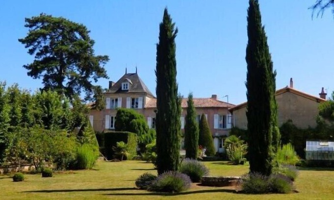 Les 3 Cites House | Large charming property with pool and river