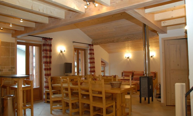 Val Cenis Apartment | Spacious Apartment for 10 Near Piste with Great Amenities