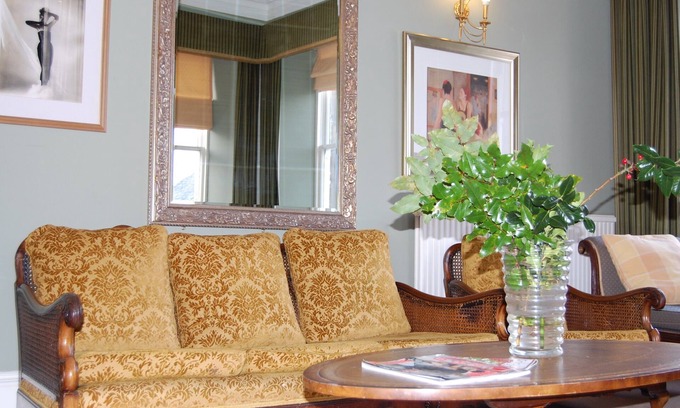 Cambusbarron Apartment | Inviting Four-Bedroom Apartment in Scenic Village