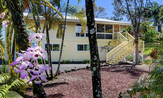 Keaau House | Family-Friendly Oasis with Pool and Ocean View near Kaloli