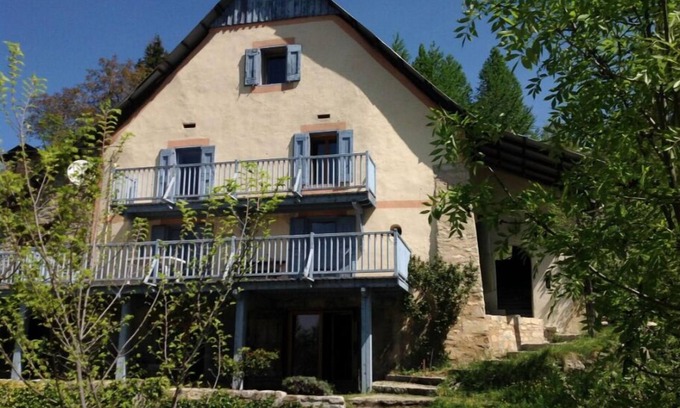 Colmars Ski Chalet | Cozy Chalet Retreat in Alpes de Haute Provence with Garden