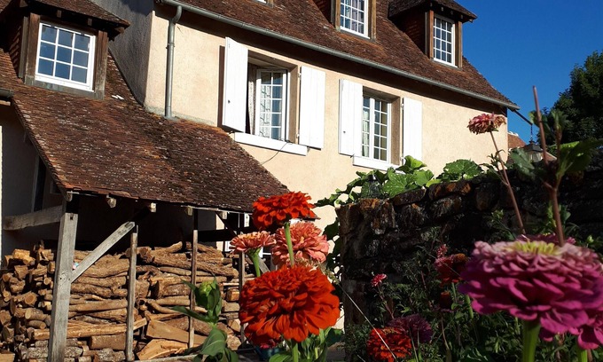 Vigoux Cottage | Spacious 15-Bedroom Cottage in Berry with Pool and Ocean View