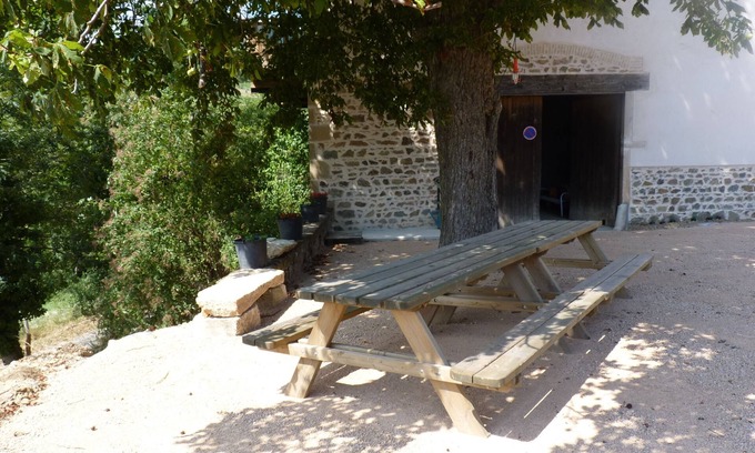 Beaujeu Cottage | Charming Cottage for 15 with Fully Equipped Kitchen