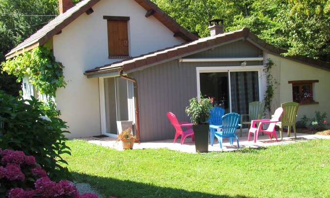 Commenailles House | Spacious Cottage Near Vineyard with Pool and Spa Amenities