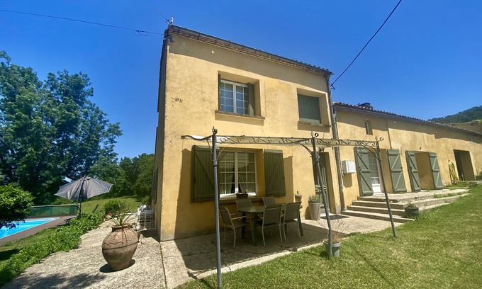 Montpeyroux House | Beautiful Country House Retreat Near St Emillion with Pool