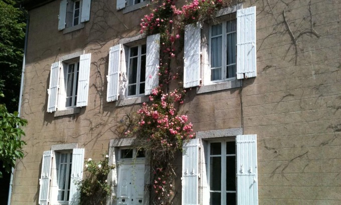 Angles House | Inviting Country House with Pool in South of France
