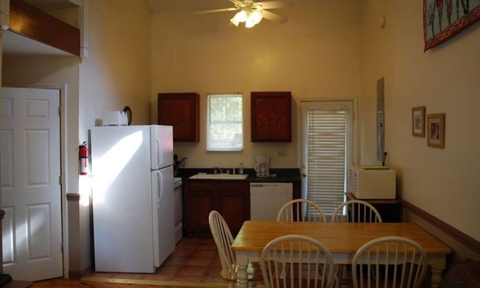 Benton House | Large Cozy Cabin in the moutains
