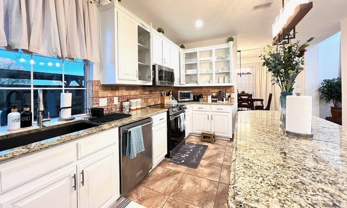 Allen House | Cozy Home with Kitchen & Child-Friendly Amenities
