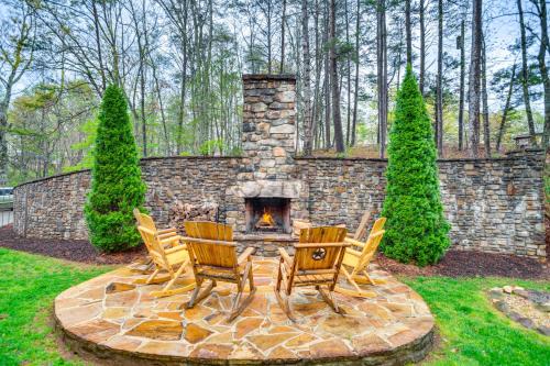 Dahlonega House | Family-Friendly Dahlonega Retreat with Hot Tub & Top Rating!