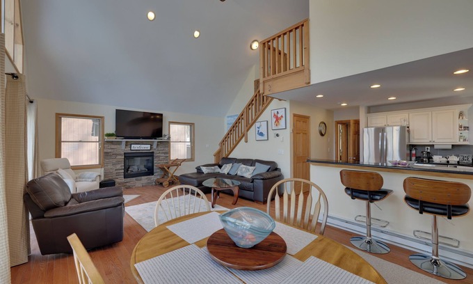 Lake Ariel House | Lake Ariel Retreat with Deck & Resort-Style Amenities