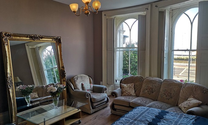 Dover House | Comfortable Double Room at Regency Property by the Cliffs