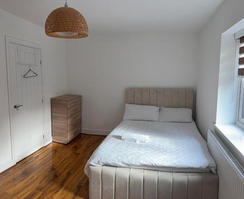 Cradley House | Large Double Room