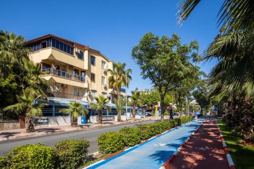 Eski Lara Apartment | Spacious Duplex Apartment with Breathtaking Sea View